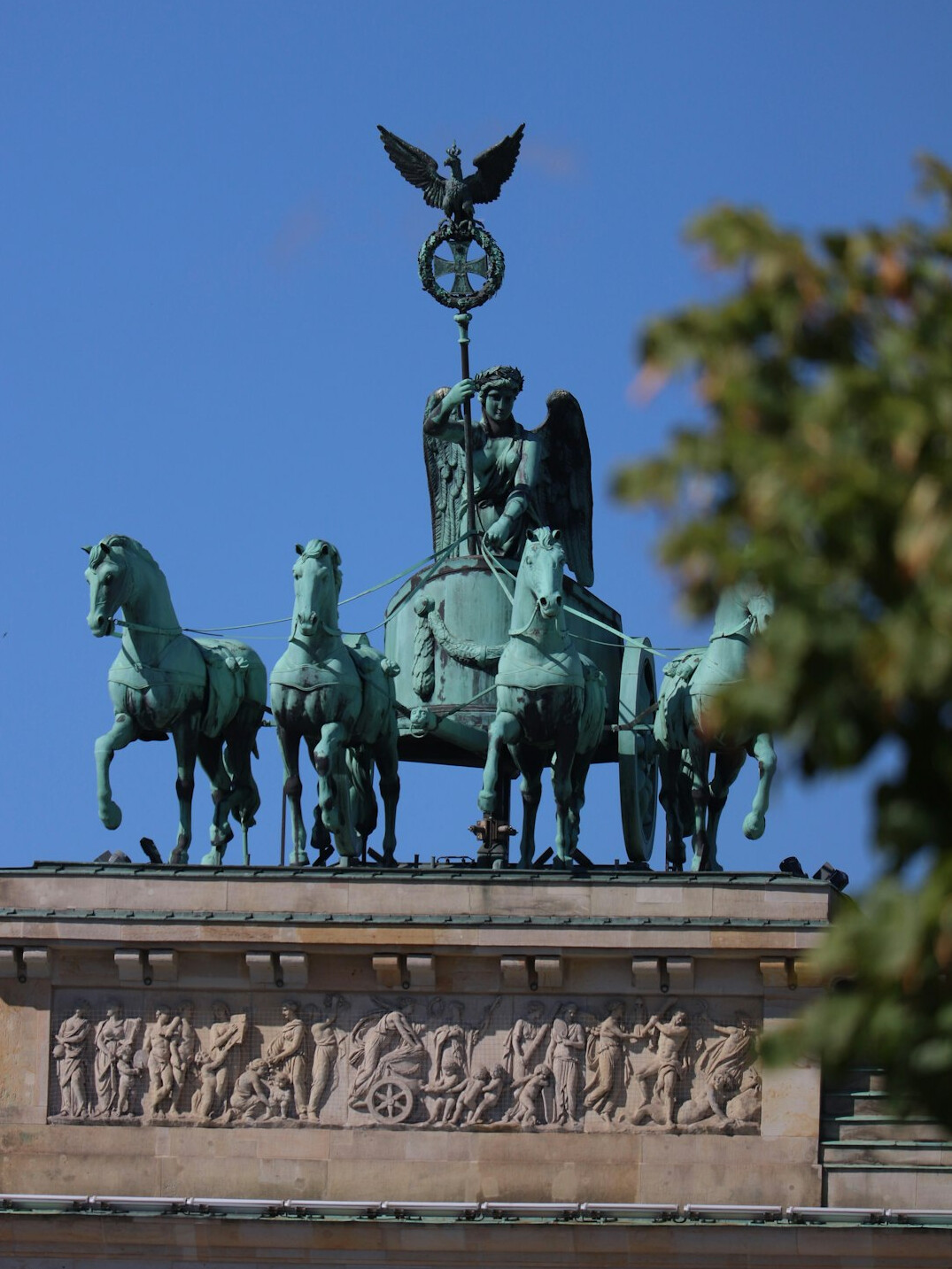 tourists at brandenburg gate