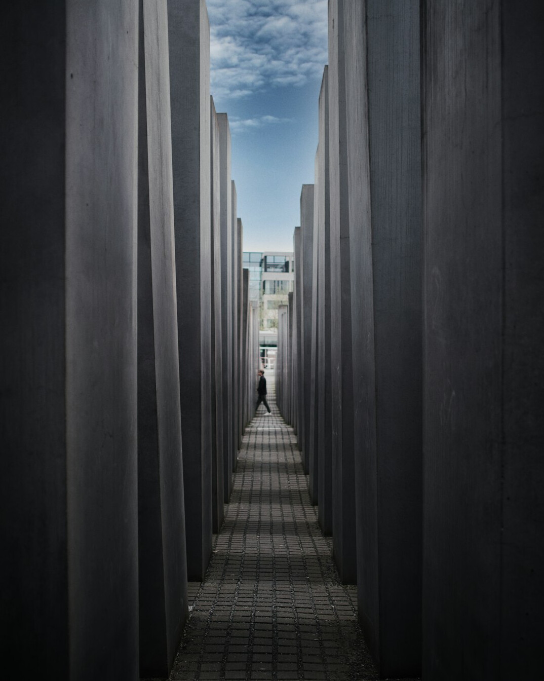 brandenburg gate berlin wall