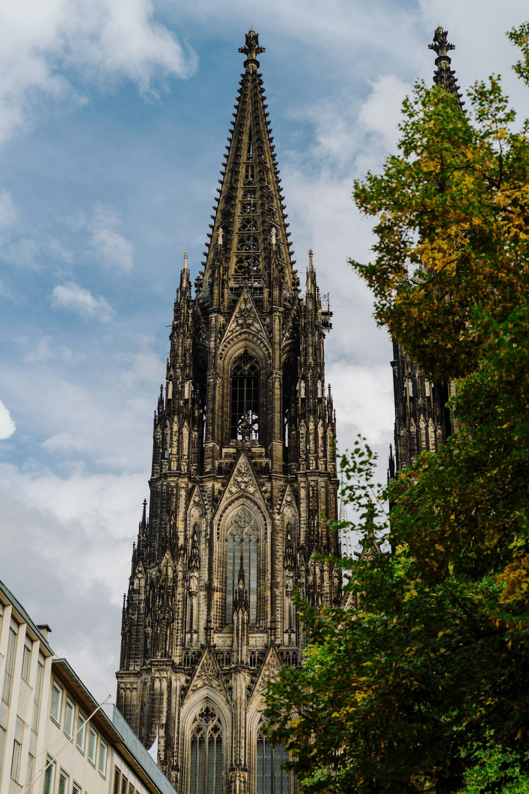 cologne cathedral towers