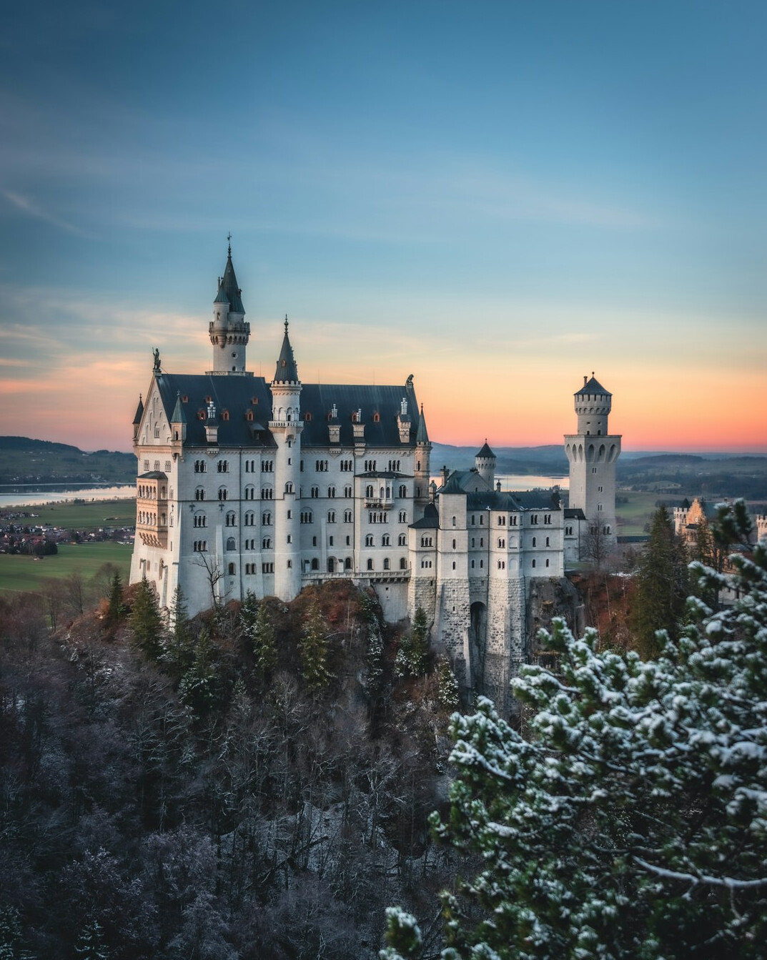 neuschwanstein castle exterior